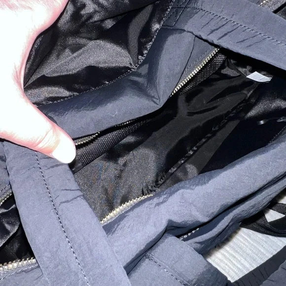 lululemon athletica On My Level Barrell Duffle Bag - Picture 6 of 9